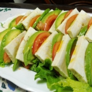 塩豆腐とアボカドトマトのサラダ